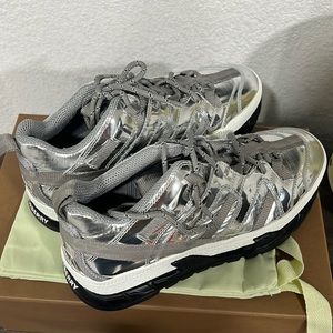 Women Arthur Metallic Sneaker